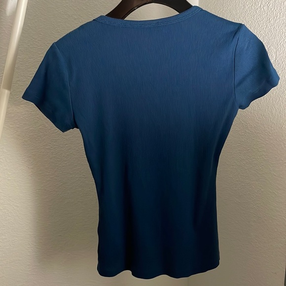 Women’s form flattering, button detail, Guess top - Picture 2 of 5